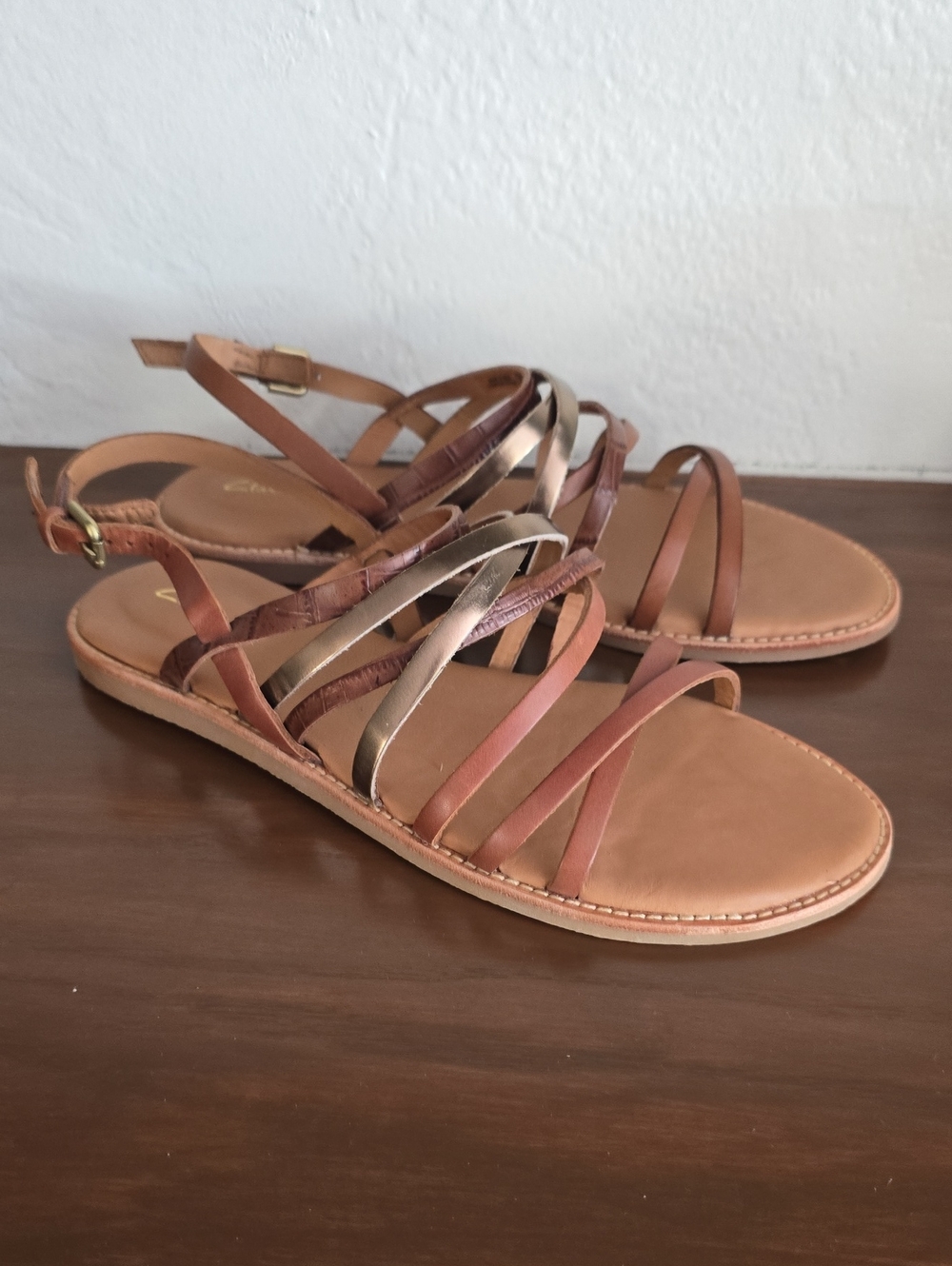 Clark's Women’s Multi-Strap Tan and Metallic Flat Sandals Size 10 Like New